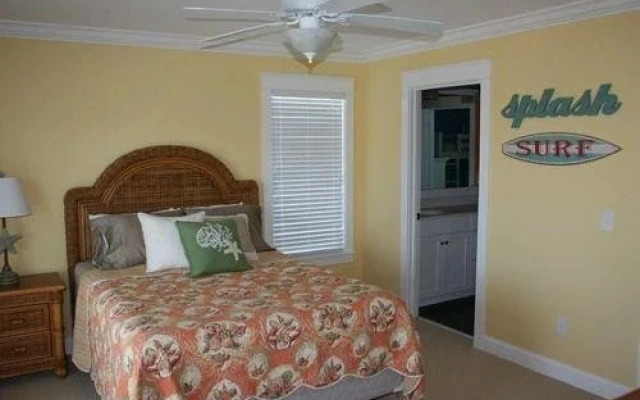 Beach Crew 4 Bedroom Home by RedAwning