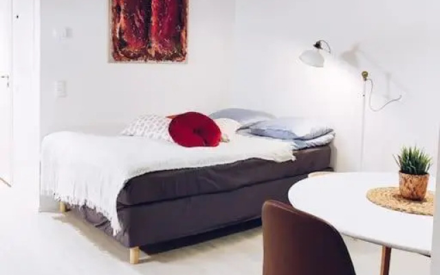 New Studio Ruby near Helsinki Airport in Kivistö
