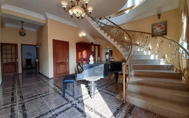 Avan Luxury Villa
