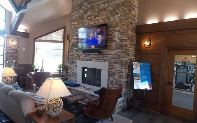 Fairway Suites At The Peak