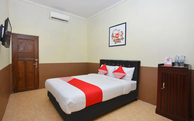 OYO 810 Idola Residence