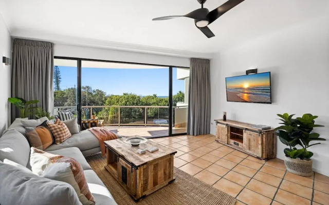 Pristine 2-bed Apartment With Pool and Balcony