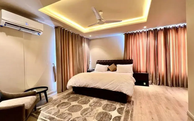 2 Bed Royal