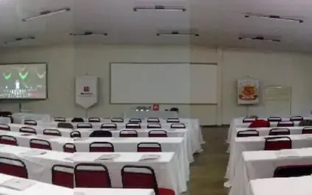 Estancia Park Hotel