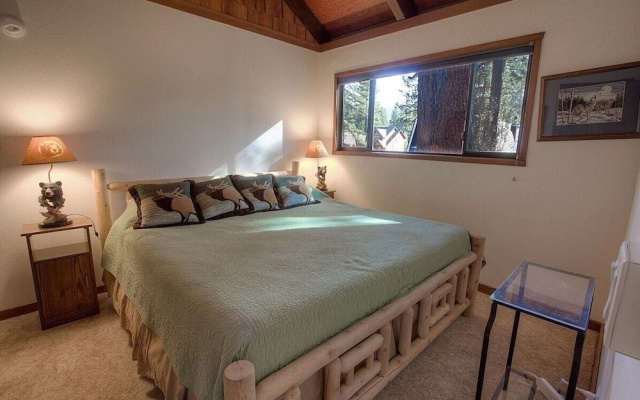 Sky Chalet 3 Bedroom Cabin by RedAwning