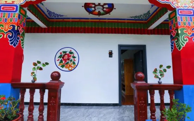 Lulang Zaxidele Tibetan Courtyard