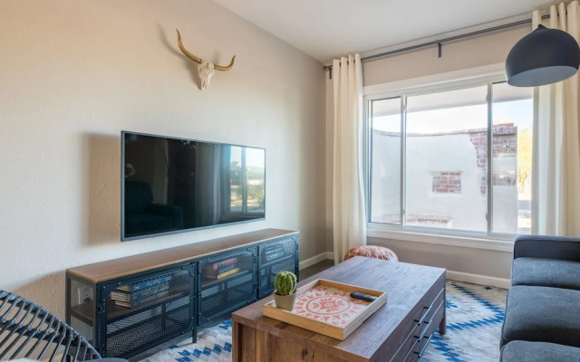 4BR Remodeled Classic near Old Town by WanderJaunt
