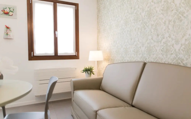Queen Venice Fly Apartments