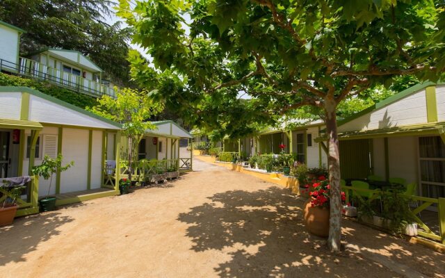 Отель Camping Bungalows El Far вид на фасад