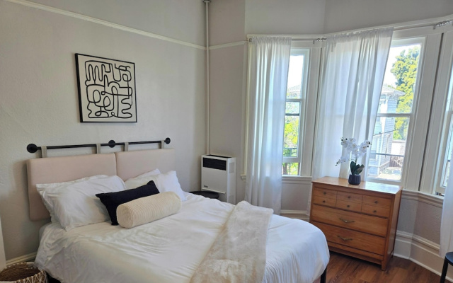 Gorgeous 3 Bedroom In Downtown