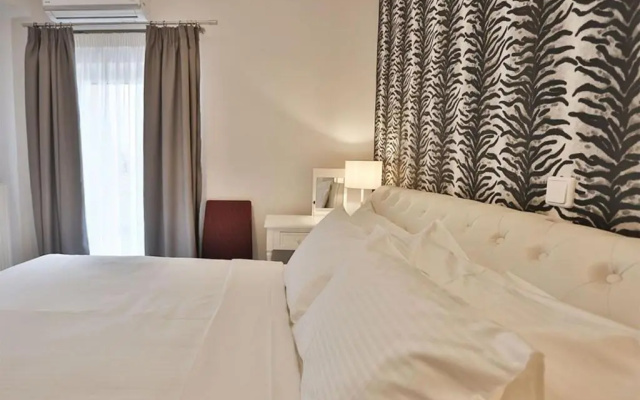 V Luxury Apartment 3