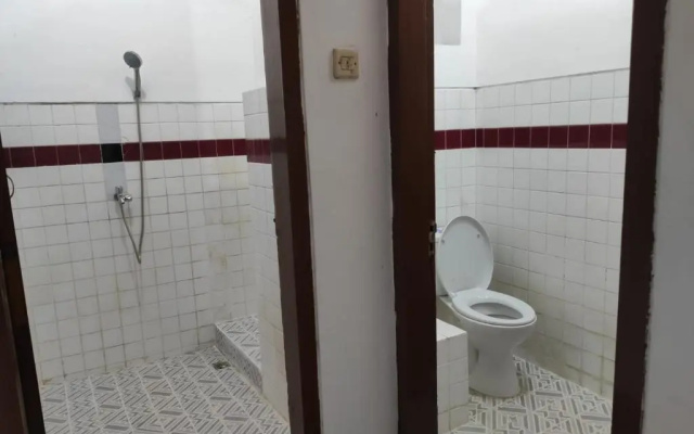 Kelana 2 Nice Homestay (5 Bed Rooms) Semarang