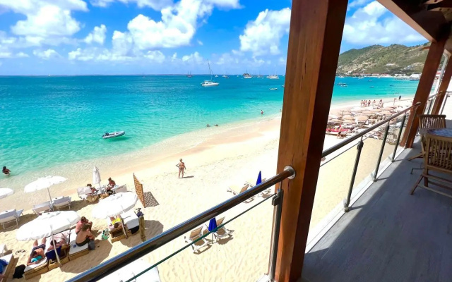 TIKI Studio with water front terrace at Grand Case