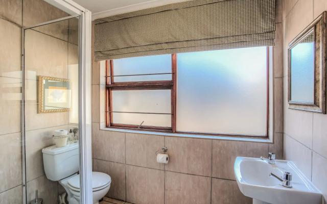 Sunninghill Guest Lodge