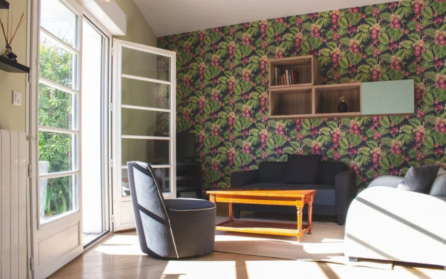 Large Apartment Saint Martin District