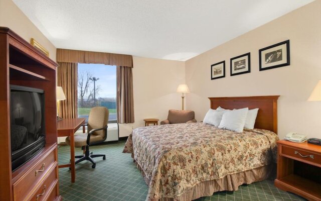 Отель Days Inn Columbus Airport Колумбус комната для гостей