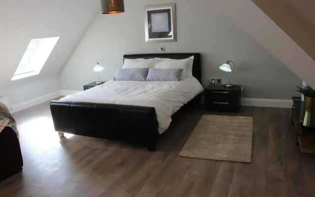 Lakeside Studio 2 Loft Apartment