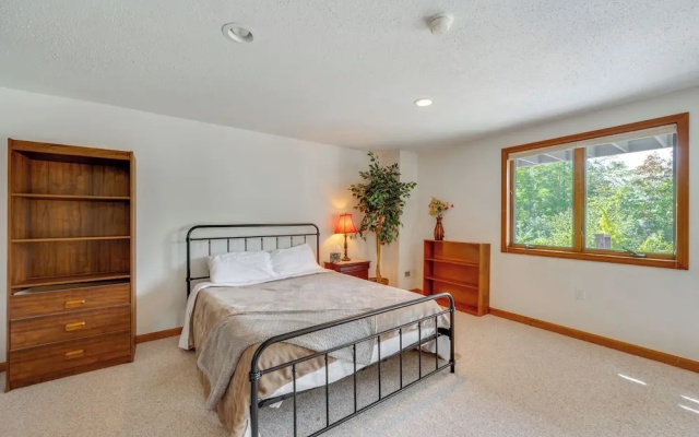 Mtn Views, On-site Trails! Spacious Bartlett Home