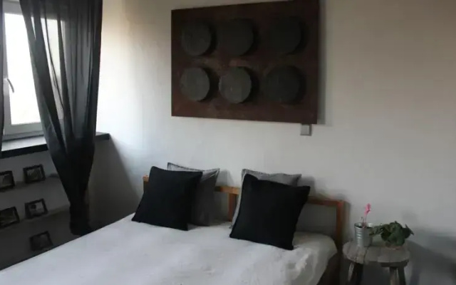 Fatima Hendrix apartment