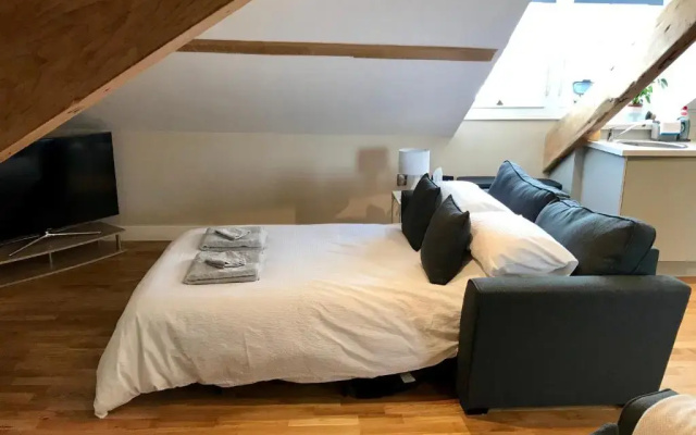 Apartment 4, 1 Laura Place