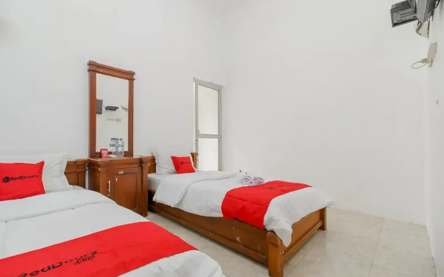 RedDoorz near Watervang Lubuk Linggau 2