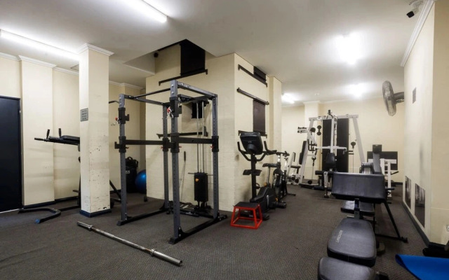 Roomy & Light-filled Apartment, Central Location