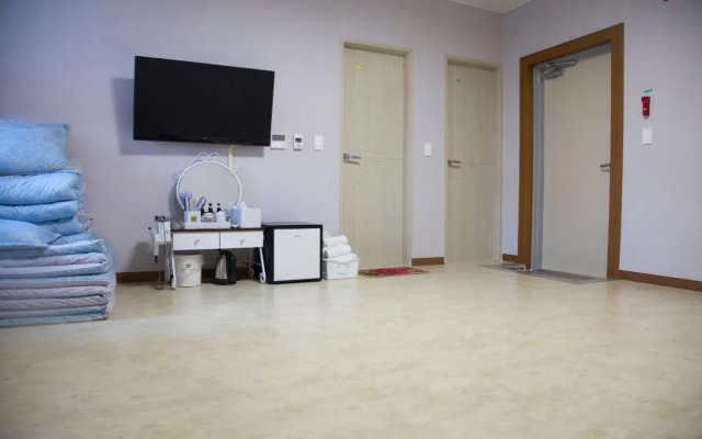 Ara & Maru Hostel