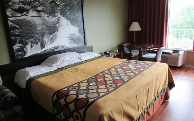 Super 8 by Wyndham Kingsport I 81