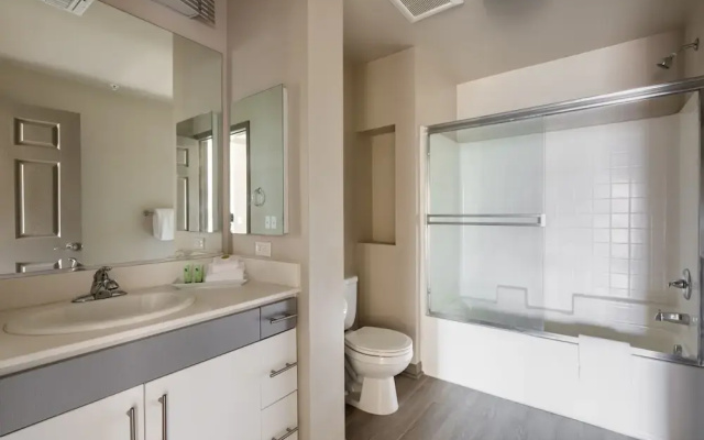 1-Bdrm Getaway in Marina Del Rey (1310)
