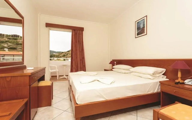 Kamari Bay Hotel