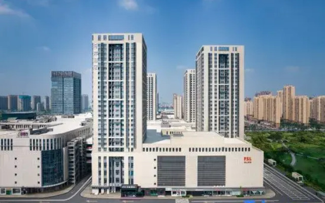 Xana Hotelle (Jinan Huangtai Jiaju Square Daming Lake Station)