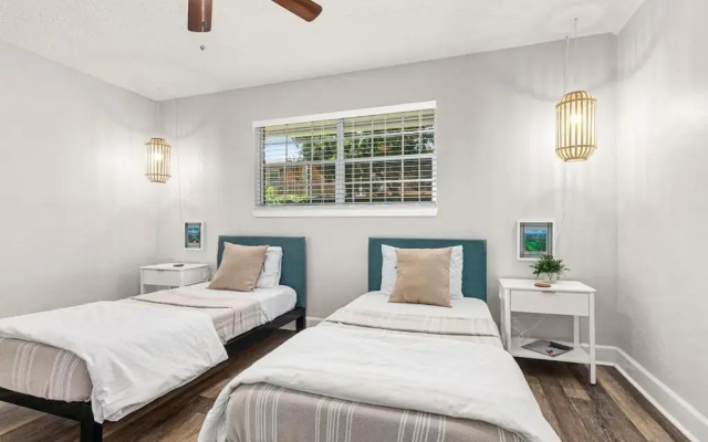 Island Suite - Walk to Downtown!