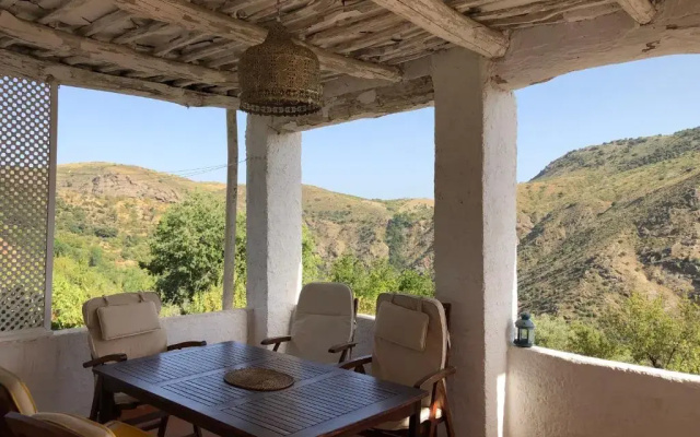 Spectacular view, authentic house, exquisite area.