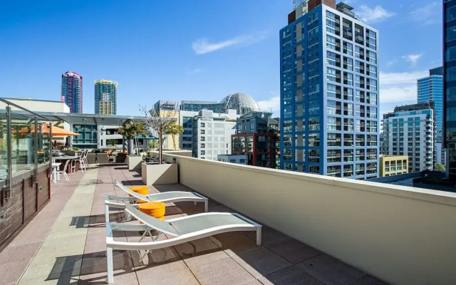 WanderJaunt Modern Dt San Diego Apts