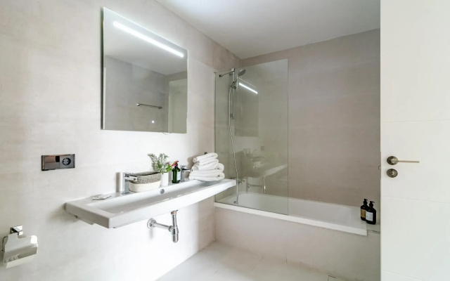 LAE9.1I- Apotel Estepona Hills by roomservices