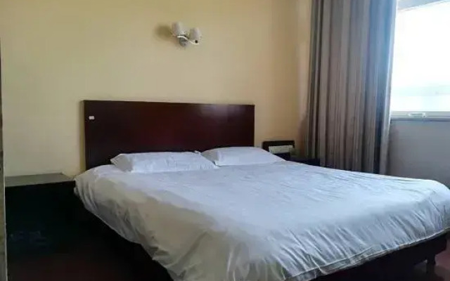 Yanggu Carnival Hotel