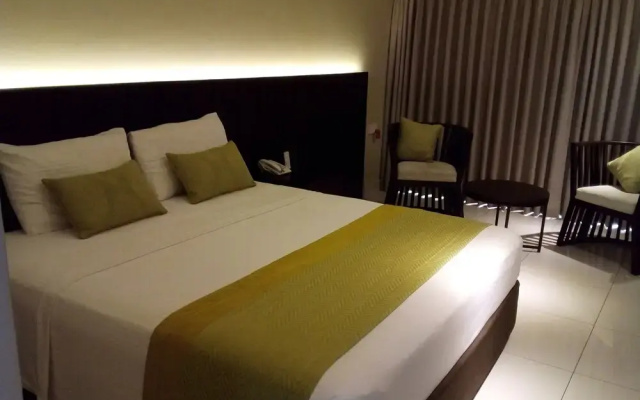 KYNROCK Airport Hotel