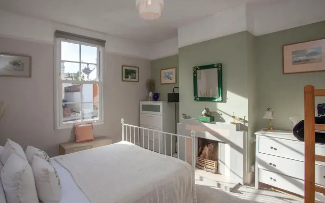 Stylish and Bright 2 Bedroom Flat in Bristol