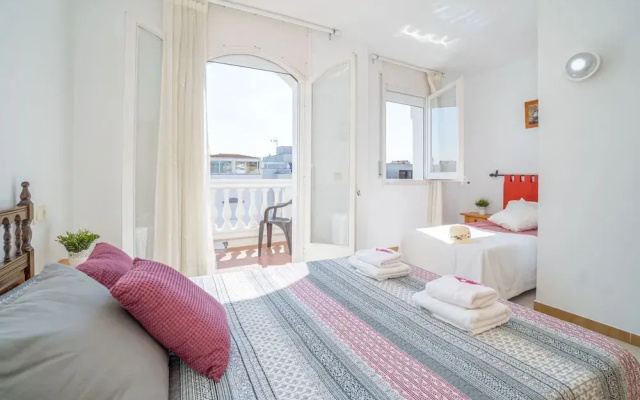 Terrace Apartment Near the Beach