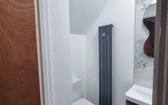 Apartment Sleeps 4 With Enclosed Garden