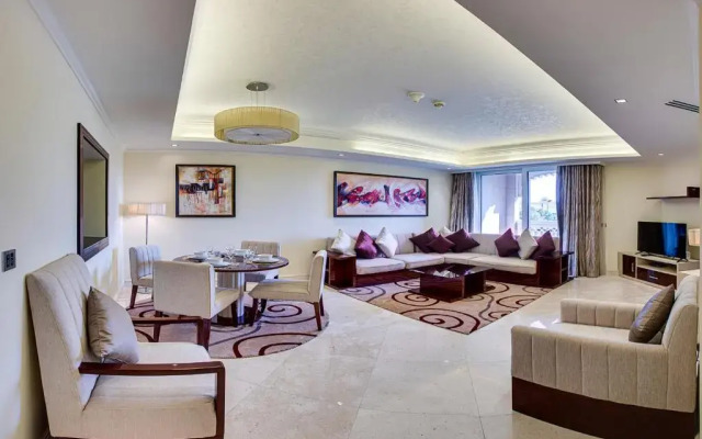 TAJ 5* Palm Jumeirah apartment with beach access