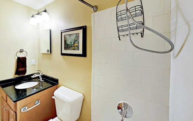 Charming Unit D - 2 Br Duplex