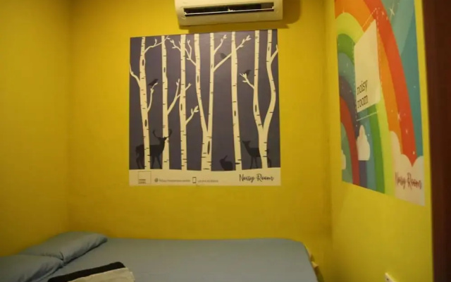Noisy Room - Riverside