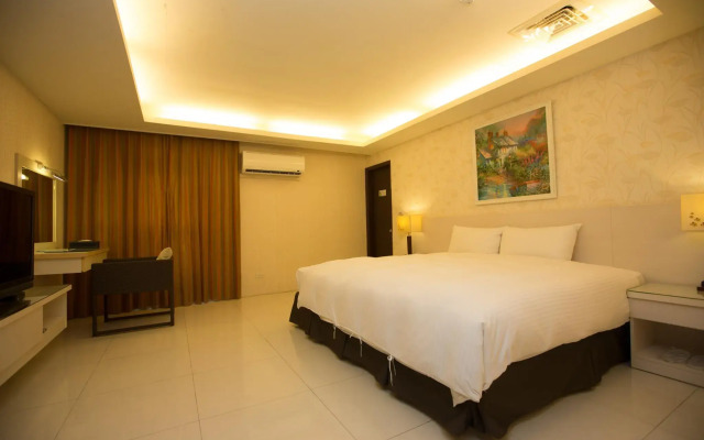 F Hotel - Sanyi