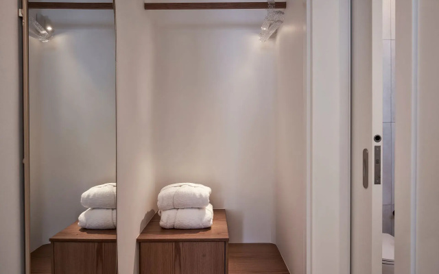 Brilliance Suites - Adults Only