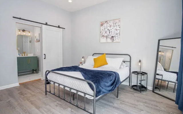 Inviting 4br/2ba Near Downtown & Riverwalk
