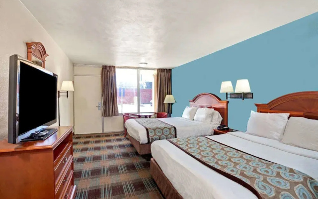 Super 8 By Wyndham Nashville/ Dntn/ Opryland Area