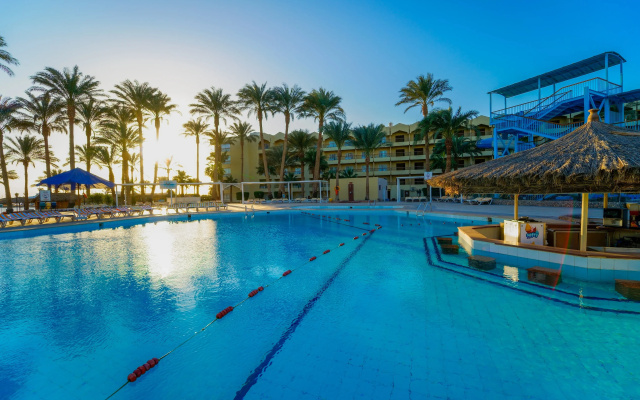 Regina Aqua Park Beach Resort