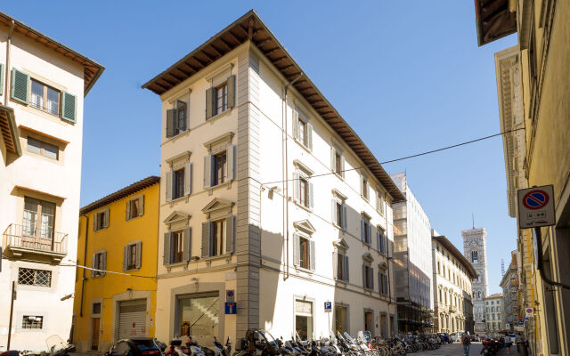Отель Arnobio Florence Suites Италия, Флоренция - отзывы, цены и фото номеров - забронировать отель Arnobio Florence Suites онлайн вид на фасад