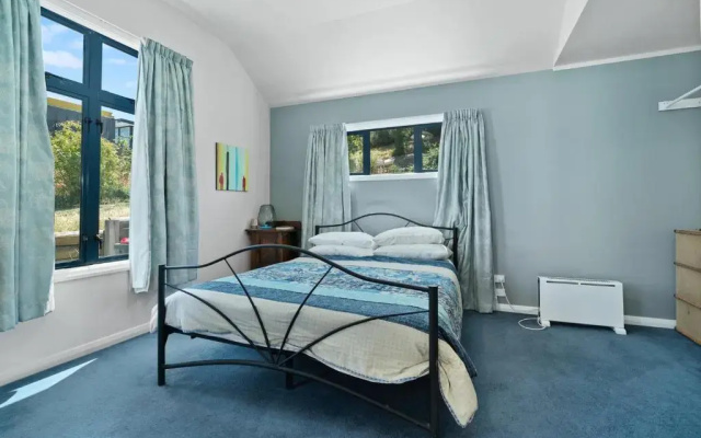 The Lakefront Gem - Wanaka Holiday Home